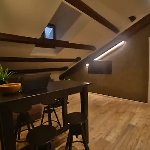Moscova Attic Near Duomo Apartment